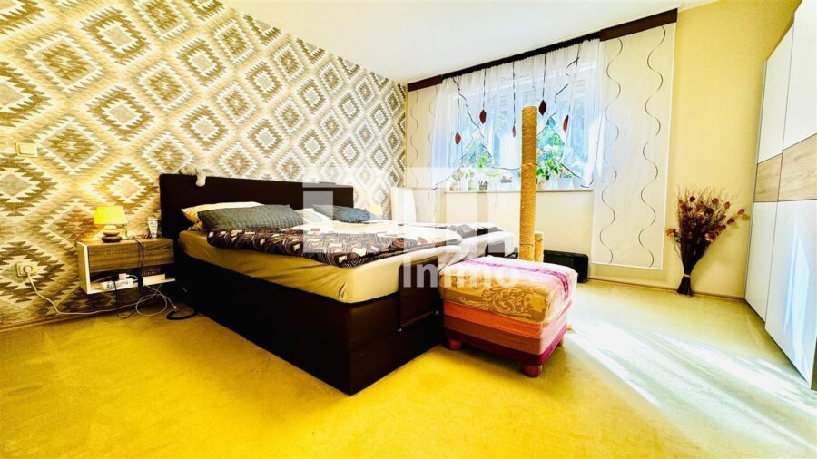 Schönes Mehrfamilienhaus geteilt nach WEG mit umfangreichen Nutzflächen und Traumgrundstück - WE1 - Souterrain Schlafzimmer